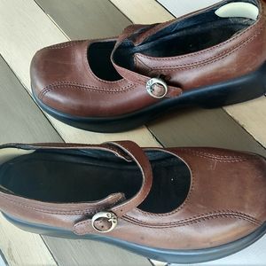 Vintage Dansko Mary Jane / Baby Doll Style shoes